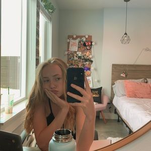 Meet your Posher, Olivia